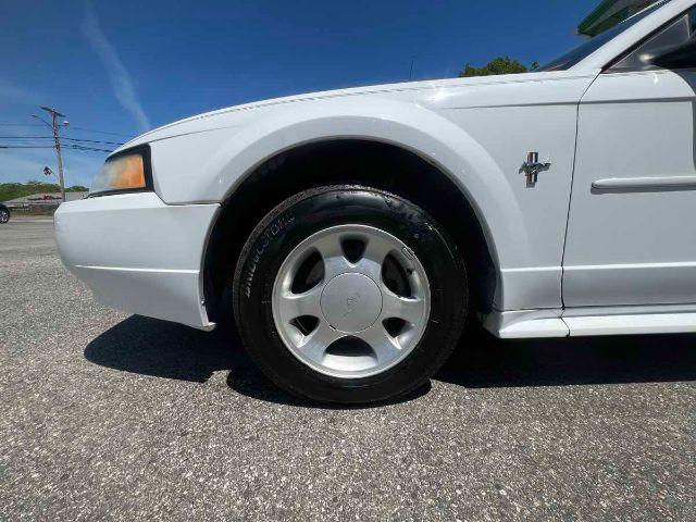 2000 Ford Mustang Base