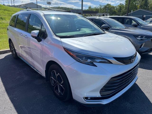 2025 Toyota Sienna Platinum for sale in Johnstown, PA
