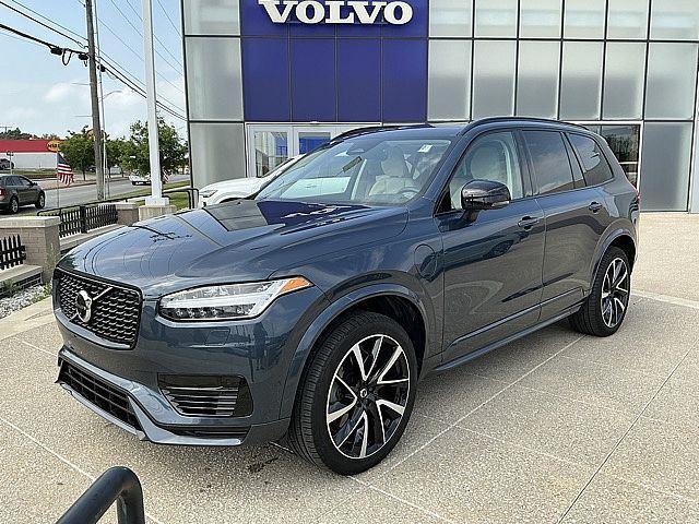 2023 Volvo XC90 Recharge T8 Plus Dark Theme 7-Seater