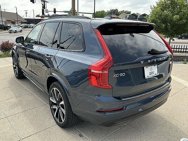 2023 Volvo XC90 Recharge T8 Plus Dark Theme 7-Seater