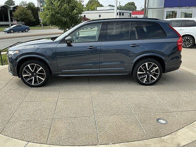 2023 Volvo XC90 Recharge T8 Plus Dark Theme 7-Seater