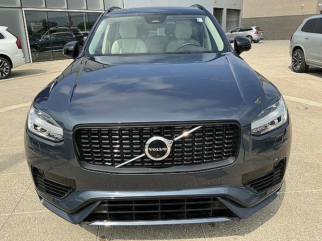 2023 Volvo XC90 Recharge T8 Plus Dark Theme 7-Seater