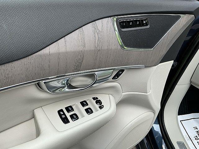 2023 Volvo XC90 Recharge T8 Plus Dark Theme 7-Seater