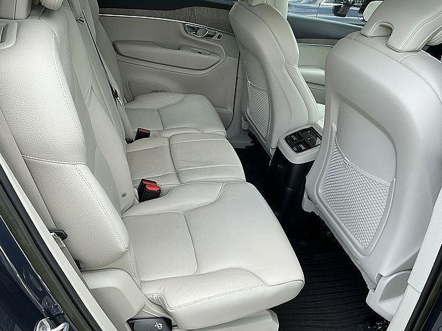 2023 Volvo XC90 Recharge T8 Plus Dark Theme 7-Seater