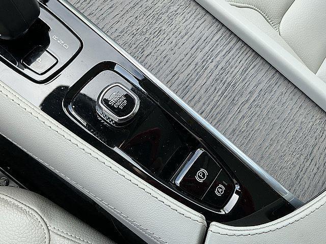 2023 Volvo XC90 Recharge T8 Plus Dark Theme 7-Seater
