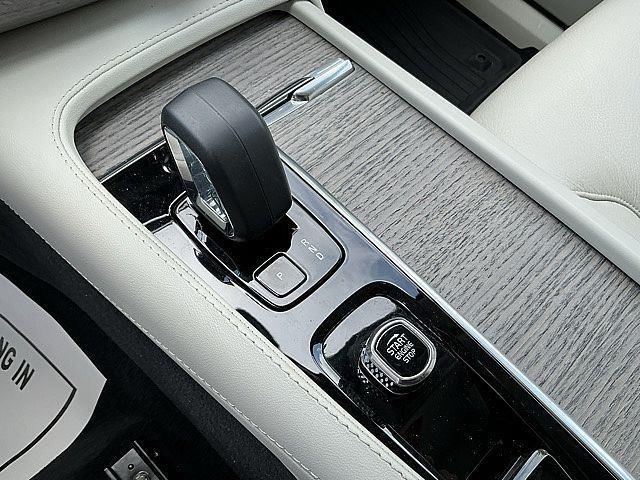 2023 Volvo XC90 Recharge T8 Plus Dark Theme 7-Seater