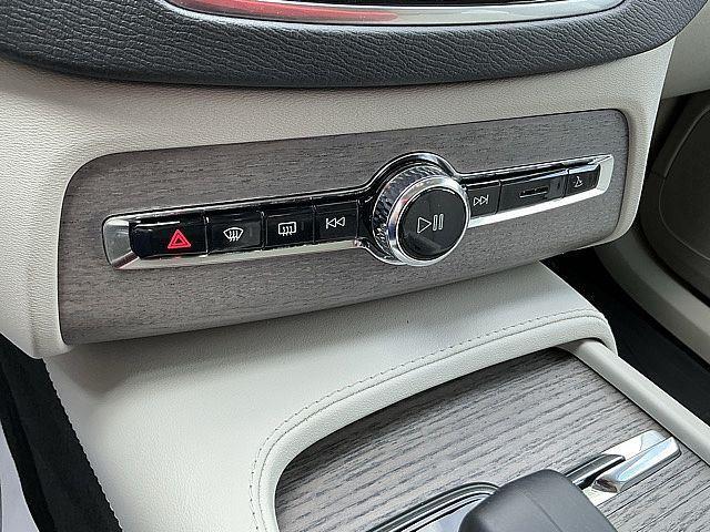 2023 Volvo XC90 Recharge T8 Plus Dark Theme 7-Seater