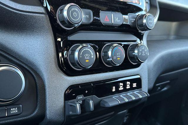 2026 Ram 1500 Warlock Crew Cab 4x4 5'7" Box