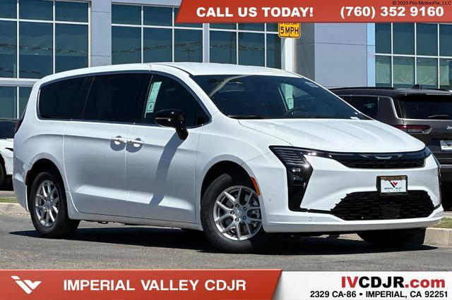 2027 Chrysler Pacifica Select for sale in Imperial, CA
