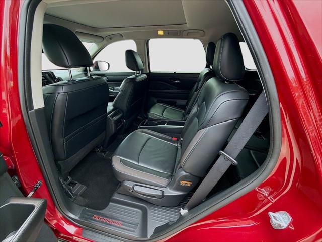 2022 Nissan Pathfinder SL 2WD