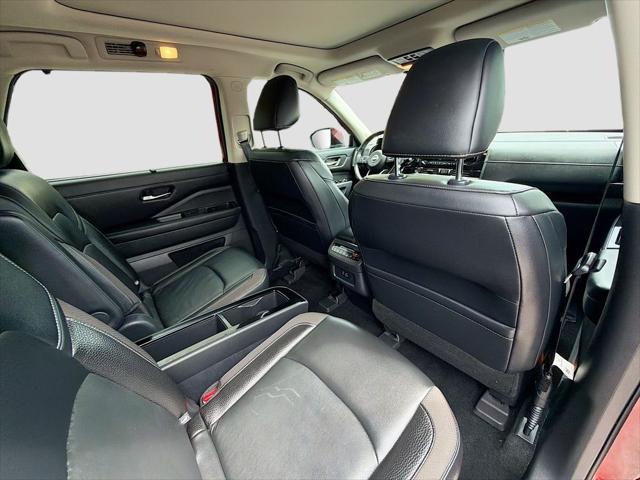 2022 Nissan Pathfinder SL 2WD