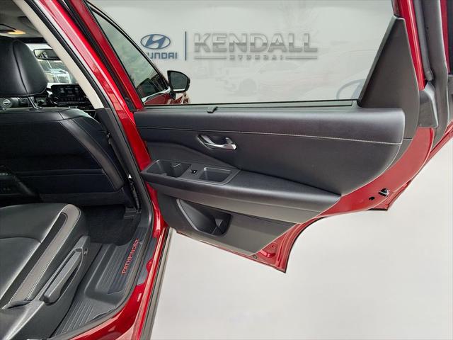 2022 Nissan Pathfinder SL 2WD
