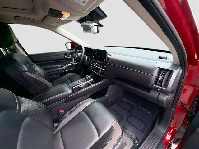2022 Nissan Pathfinder SL 2WD
