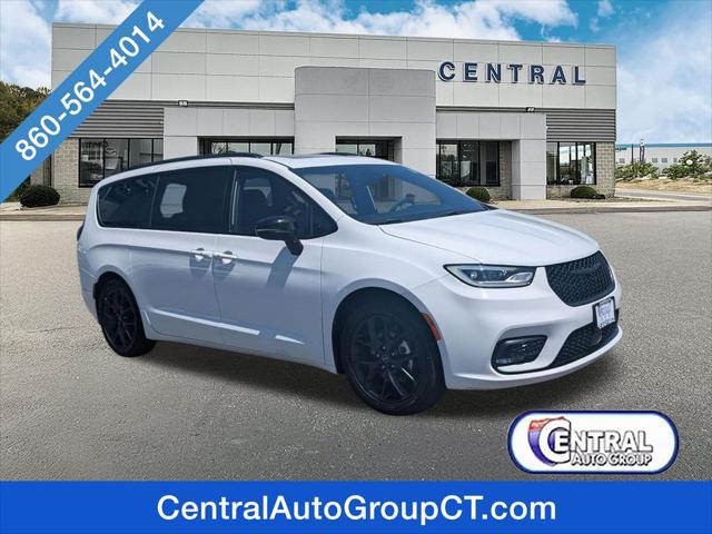 2025 Chrysler Pacifica Limited for sale in PLAINFIELD, CT