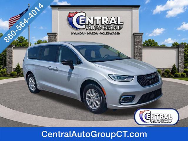 2024 Chrysler Pacifica Touring L for sale in PLAINFIELD, CT