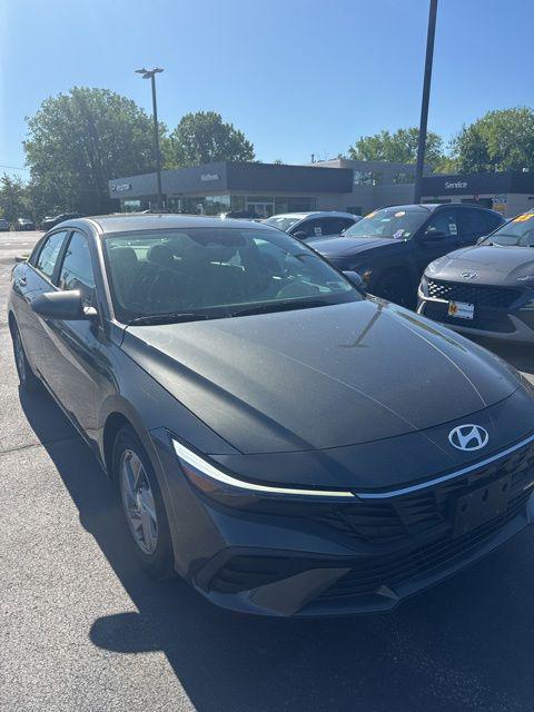 2024 Hyundai Elantra SE