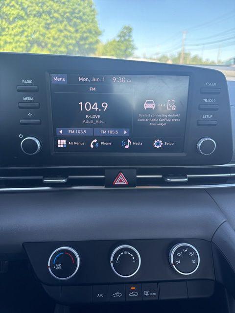 2024 Hyundai Elantra SE