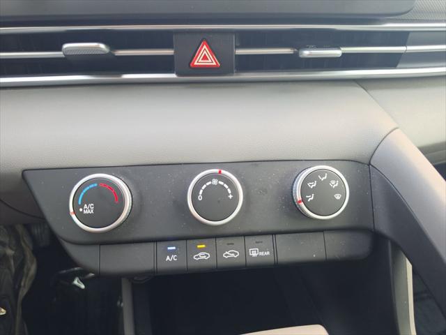 2025 Hyundai Elantra SE