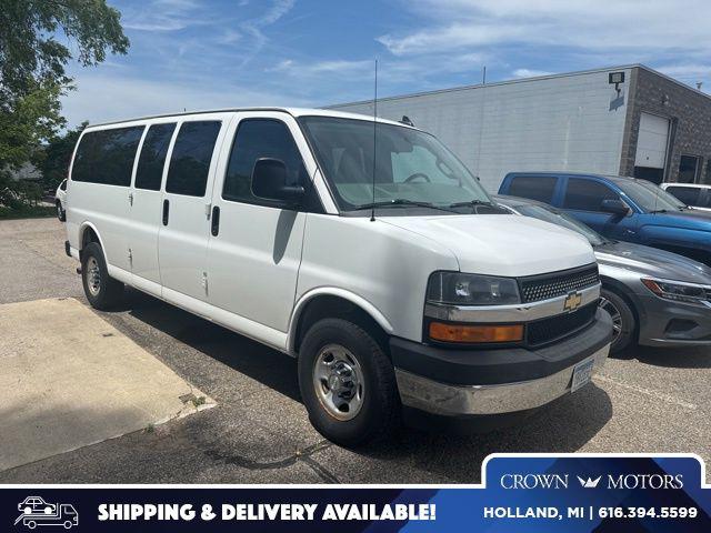 2017 Chevrolet Express 3500 LS Extended's photo