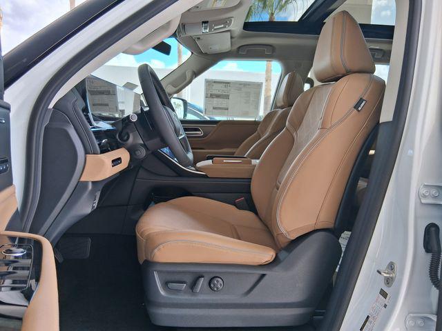 2026 INFINITI QX80 LUXE