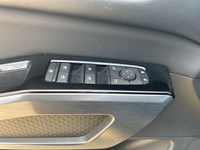 2025 Nissan Pathfinder SL FWD