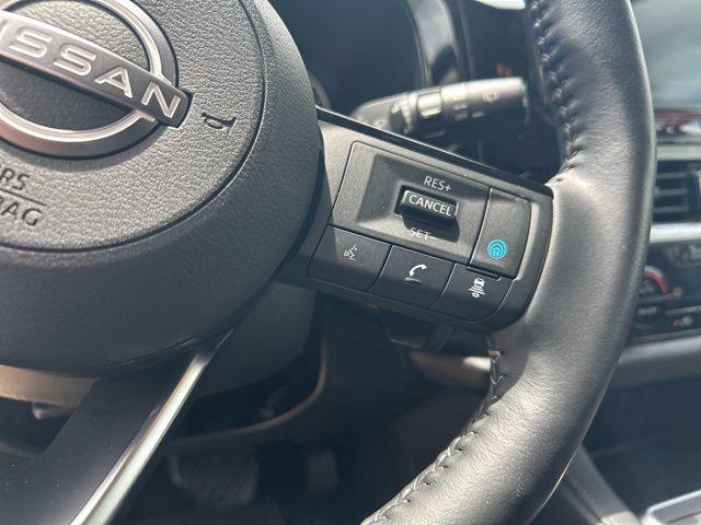 2025 Nissan Pathfinder SL FWD