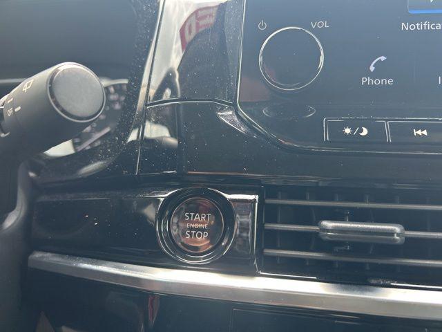 2025 Nissan Pathfinder SL FWD
