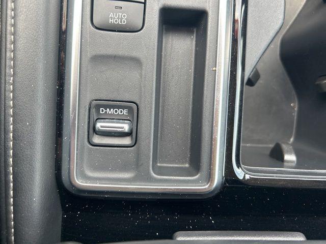 2025 Nissan Pathfinder SL FWD