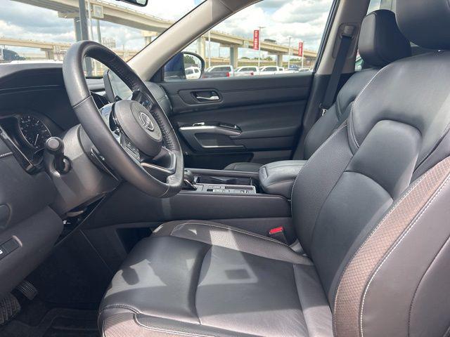 2025 Nissan Pathfinder SL FWD