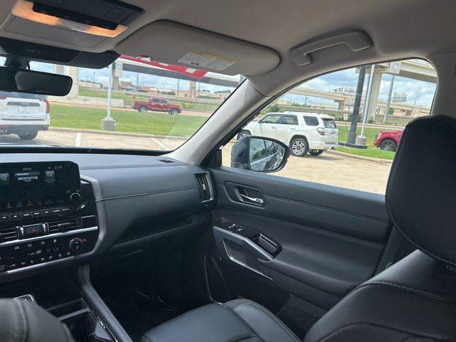 2025 Nissan Pathfinder SL FWD
