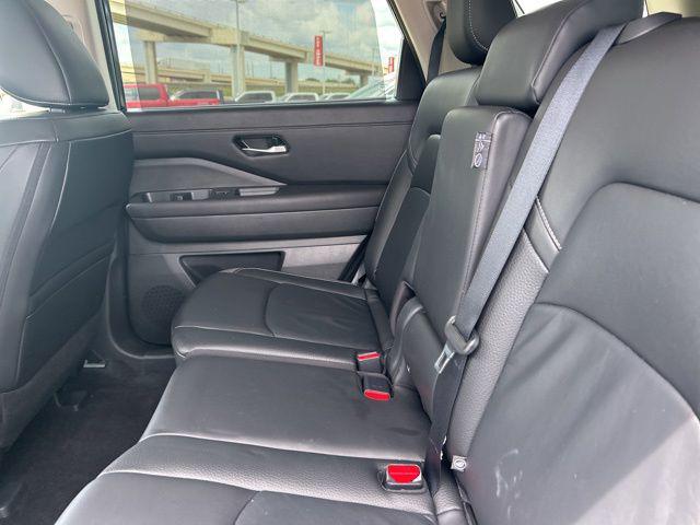 2025 Nissan Pathfinder SL FWD