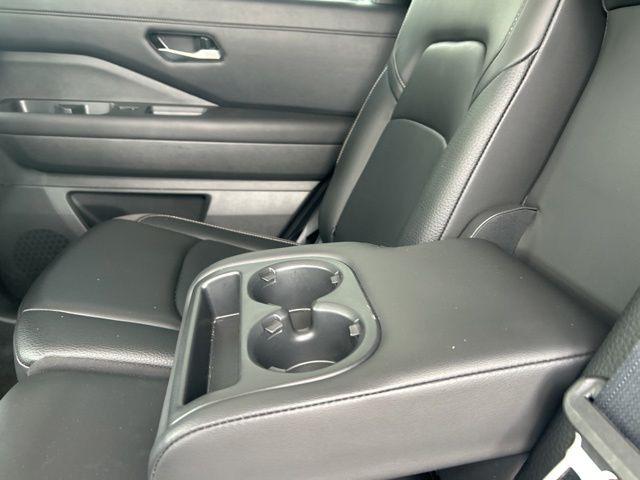 2025 Nissan Pathfinder SL FWD