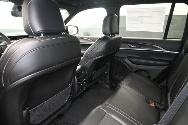 2026 Jeep Grand Cherokee Altitude 4x2