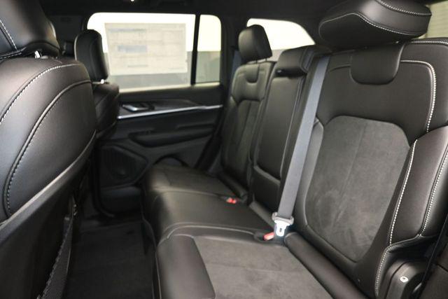 2026 Jeep Grand Cherokee Altitude 4x2