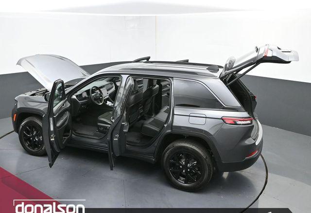2026 Jeep Grand Cherokee Altitude 4x2