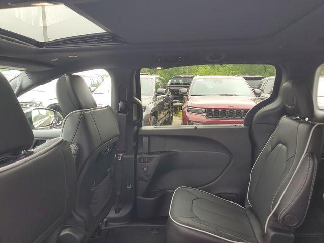 2027 Chrysler Pacifica Limited AWD