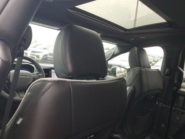 2027 Chrysler Pacifica Limited AWD