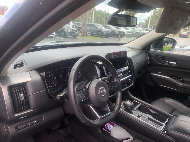 2022 Nissan Pathfinder SL 2WD