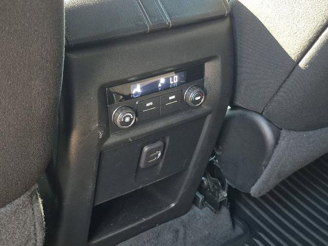 2023 Chevrolet Traverse AWD LT Cloth