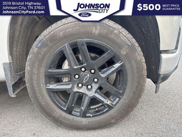2022 Chevrolet Silverado 1500 4WD Crew Cab Short Bed Custom