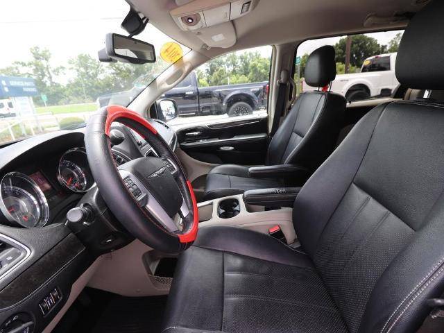 2014 Chrysler Town & Country Touring-L
