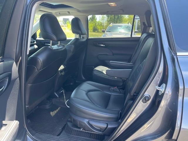 2022 Toyota Highlander Hybrid XLE
