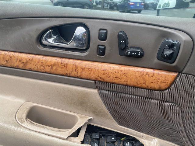 2002 Lincoln Continental Base