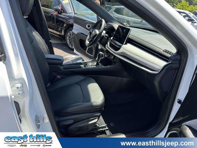2023 Jeep Compass Latitude Lux FWD