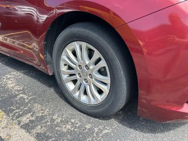 2014 Toyota Sienna XLE V6 8 Passenger