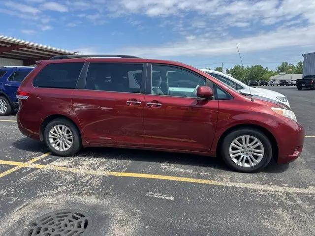 2014 Toyota Sienna XLE V6 8 Passenger