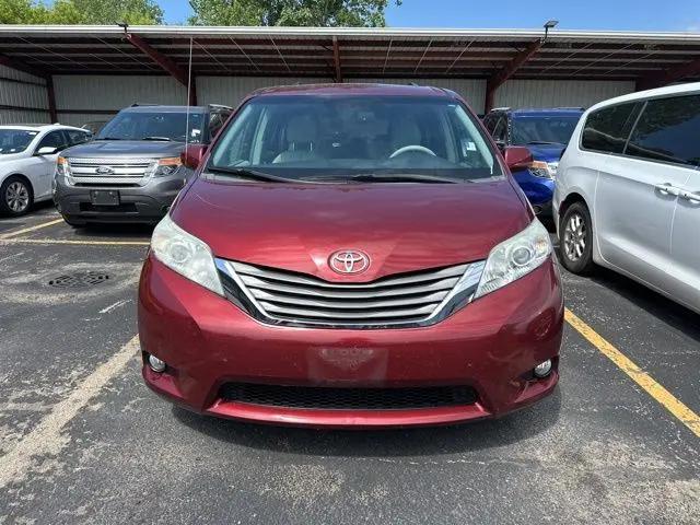 2014 Toyota Sienna XLE V6 8 Passenger