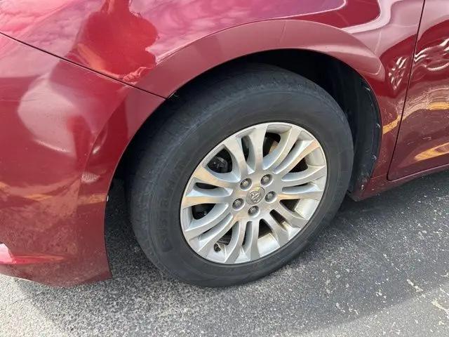 2014 Toyota Sienna XLE V6 8 Passenger