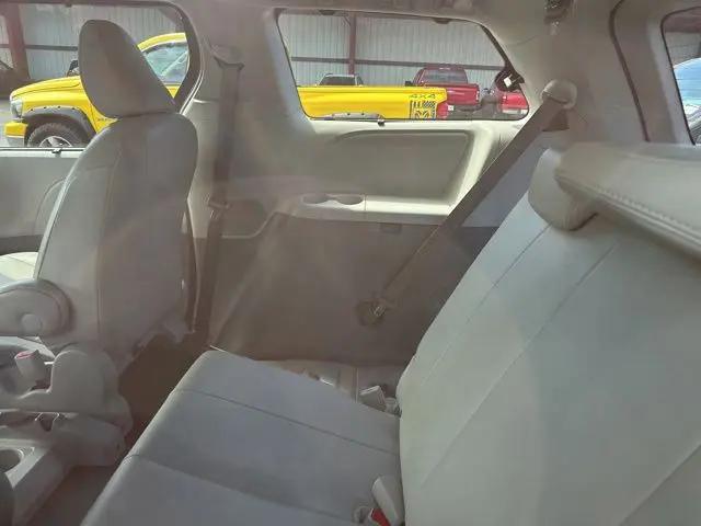 2014 Toyota Sienna XLE V6 8 Passenger