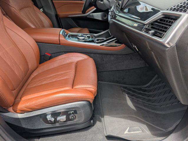 2025 BMW X7 M60i